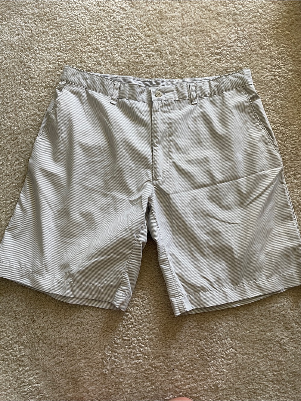 Men’s golf shorts